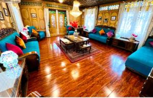 Hayat Group of houseboats的休息区