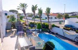 an overhead view of a swimming pool with a slide at RUMAH Esposende in Esposende