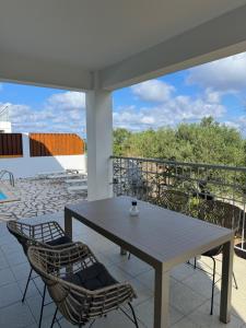 A balcony or terrace at Regina Villa