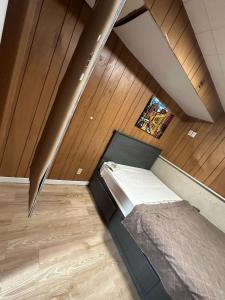 Postel nebo postele na pokoji v ubytování Farhad's B&B