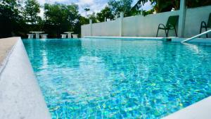 See Belize TRANQUIL SeaView Studio with Balcony, Pool, Deck Kitchenette 2nd FL内部或周边的泳池