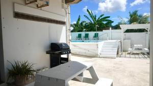 See Belize TRANQUIL SeaView Studio with Balcony, Pool, Deck Kitchenette 2nd FL内部或周边的泳池