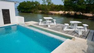 See Belize TRANQUIL SeaView Studio with Balcony, Pool, Deck Kitchenette 2nd FL内部或周边的泳池