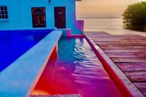 See Belize TRANQUIL SeaView Studio with Balcony, Pool, Deck Kitchenette 2nd FL内部或周边的泳池