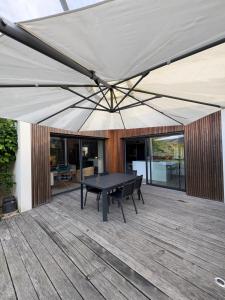 Patio nebo venkovní prostory v ubytování Charmante maison à 5min de la plage et du golf