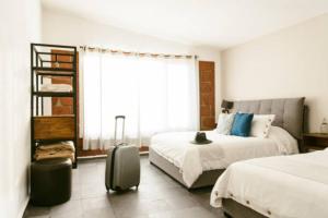 Postel nebo postele na pokoji v ubytování EL DE Olive Aero Suites Near Delhi Airport