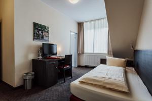 TV a/nebo společenská místnost v ubytování Hotel Bloemfontein