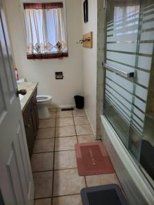 Koupelna v ubytování Farhad's B&B
