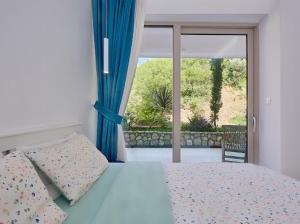 Uma cama ou camas num quarto em AURA TOWER Apartments by Gaby