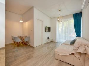 Uma televisão e/ou sistema de entretenimento em AURA TOWER Apartments by Gaby