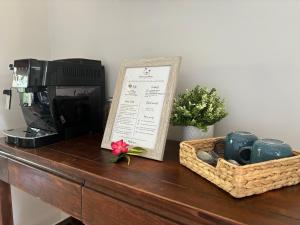 Kemudahan buat kopi dan teh di Chez PASCAL et KIM