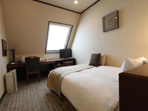 Postel nebo postele na pokoji v ubytování Shibuya Creston Hotel