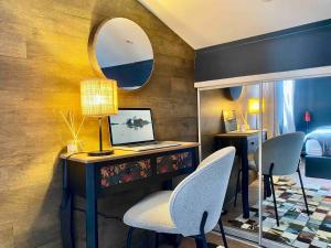 Χώρος καθιστικού στο Suite Confort, chic, au calme - Netflix +10 φωτογραφίες