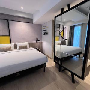 Postel nebo postele na pokoji v ubytování Arosa Hotel Jakarta