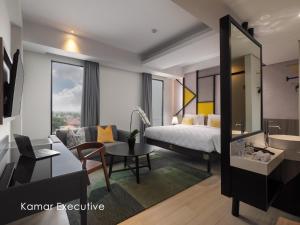 Postel nebo postele na pokoji v ubytování Arosa Hotel Jakarta + 37 fotografií