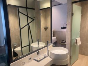 Koupelna v ubytování Arosa Hotel Jakarta