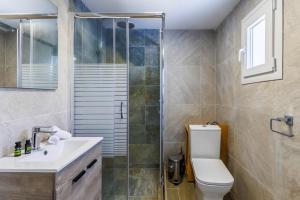 Koupelna v ubytování Anatoli Peak Cottage + 27 fotografií