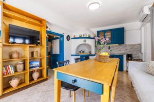 Posezení v ubytování Anatoli Peak Cottage