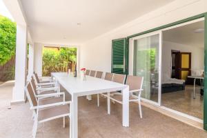 Patio alebo iná vonkajšia časť ubytovania Villa Son Veri Miramar
