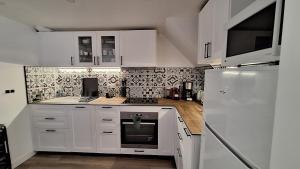 Kuchyň nebo kuchyňský kout v ubytování Jolie maison près du port