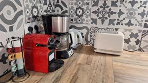 Kuchyň nebo kuchyňský kout v ubytování Jolie maison près du port