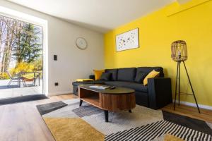 a living room with a couch and a table at Happy Place am Waldrand in Plettenberg