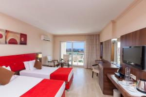 TV a/nebo společenská místnost v ubytování Side Kum Hotel