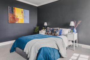 a bedroom with a bed with a blue blanket at Little Redlap - Delightful views near Dartmouth in Dartmouth