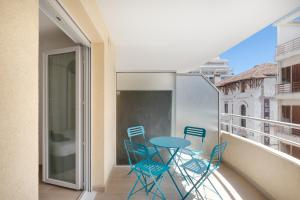 Μπαλκόνι ή βεράντα στο 6 couchages Juan Les Pins Centre 22 Louis Gallet +2 φωτογραφίες