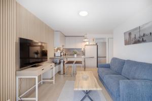 Η κουζίνα ή μικρή κουζίνα στο 6 couchages Juan Les Pins Centre 22 Louis Gallet