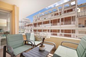 Χώρος καθιστικού στο 6 couchages Juan Les Pins Centre 22 Louis Gallet