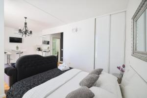 Postel nebo postele na pokoji v ubytování Tinel Superior Residence