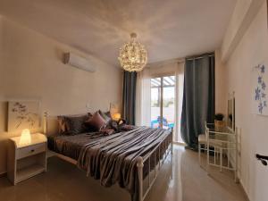 Postel nebo postele na pokoji v ubytování Skoutari Sunset 1 bedroom + 16 fotografií