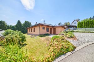 Vonkajšia záhrada v ubytovaní Chalupa na Lipně - Holiday House 1