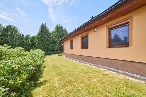Vonkajšia záhrada v ubytovaní Chalupa na Lipně - Holiday House 1