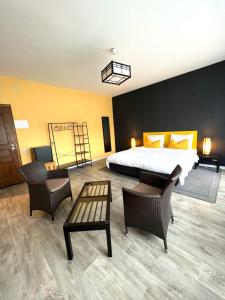 a hotel room with a bed and two chairs at Eden in Bullange