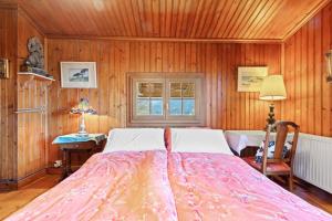 Letto o letti in una camera di Grand chalet rustique à Gryon, avec vue et cheminée