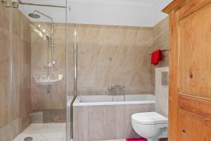Bagno di Grand chalet rustique à Gryon, avec vue et cheminée