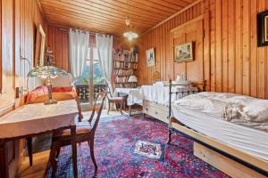 Letto o letti in una camera di Grand chalet rustique à Gryon, avec vue et cheminée
