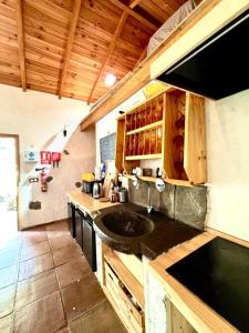 Kuchyň nebo kuchyňský kout v ubytování Casa Rural Chamorga - Pensión - Guesthouse -