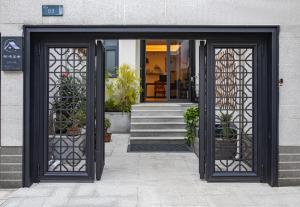Pročelje oz. vhod v nastanitev Shanghai Liudi Mingshe Boutique Bed and Breakfast