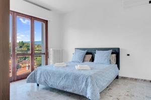 a bedroom with a large bed and a large window at Villa Carli by Aurora - Superior Apartment in Soiano del Lago