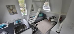 an overhead view of a small kitchen with a staircase at Appartement Klein Waldeck in Velp