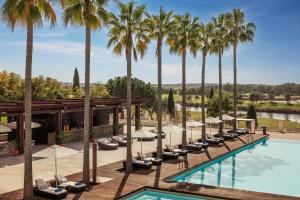 Бассейн в Victoria Golf Resort and Spa Managed by Accor или поблизости