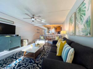 TV/trung tâm giải trí tại Seaside Beach House 102