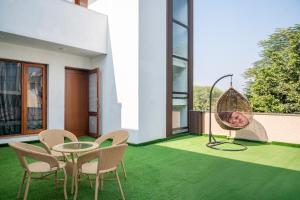 a room with a patio with a swing and grass at Housr 1RK & 1BHK Apartment Sector 28 Near Galleria Market in Gurgaon