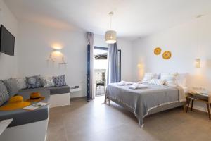 Postel nebo postele na pokoji v ubytování Cezaria Naxos Hotel