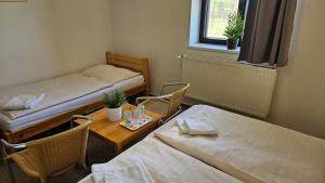 Ein Bett oder Betten in einem Zimmer der Unterkunft Baurů Dvůr