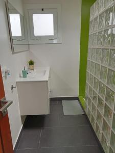 Bilik mandi di Villa Pol Lanzarote