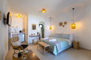 Postel nebo postele na pokoji v ubytování Cezaria Naxos Hotel